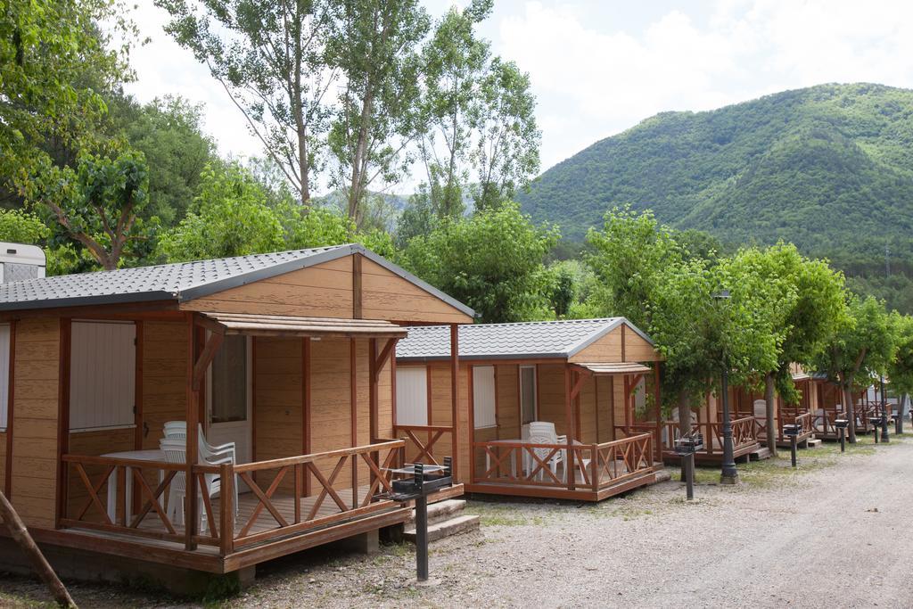 Camping L'Espelt La Pobla de Lillet Ruang foto
