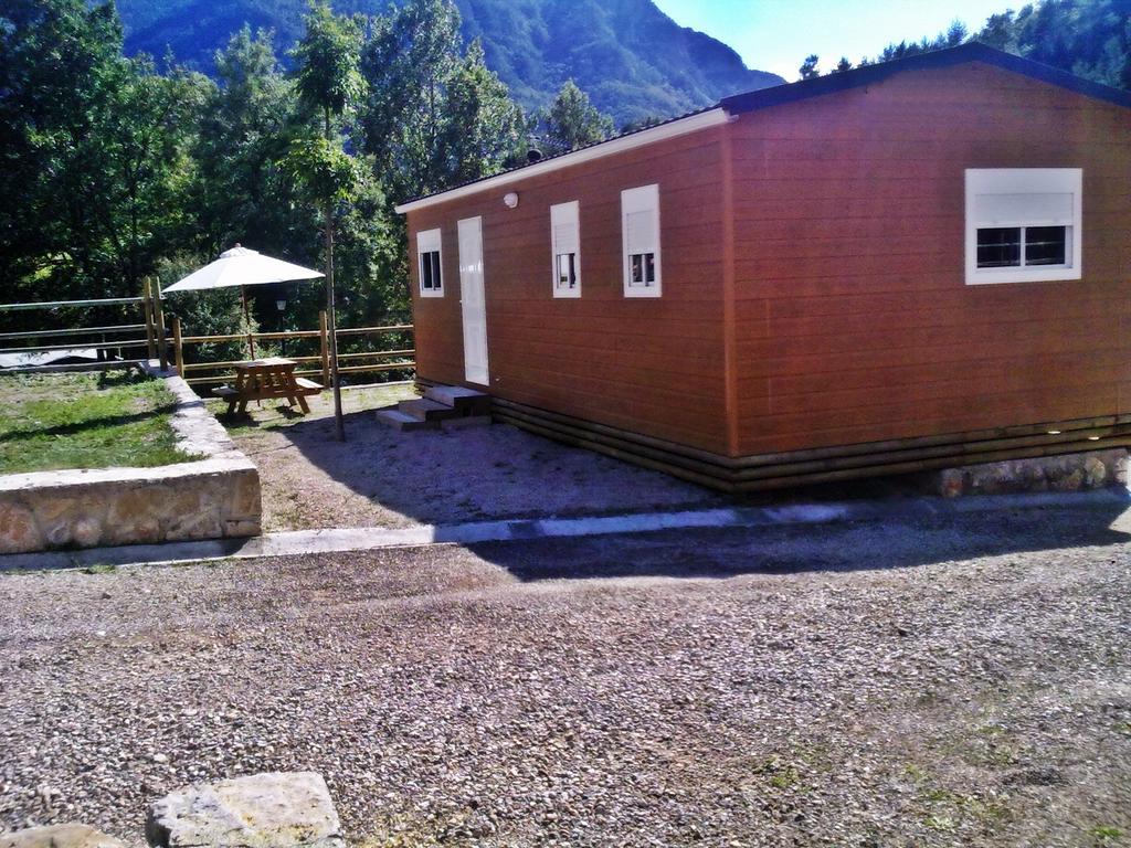 Camping L'Espelt La Pobla de Lillet Ruang foto
